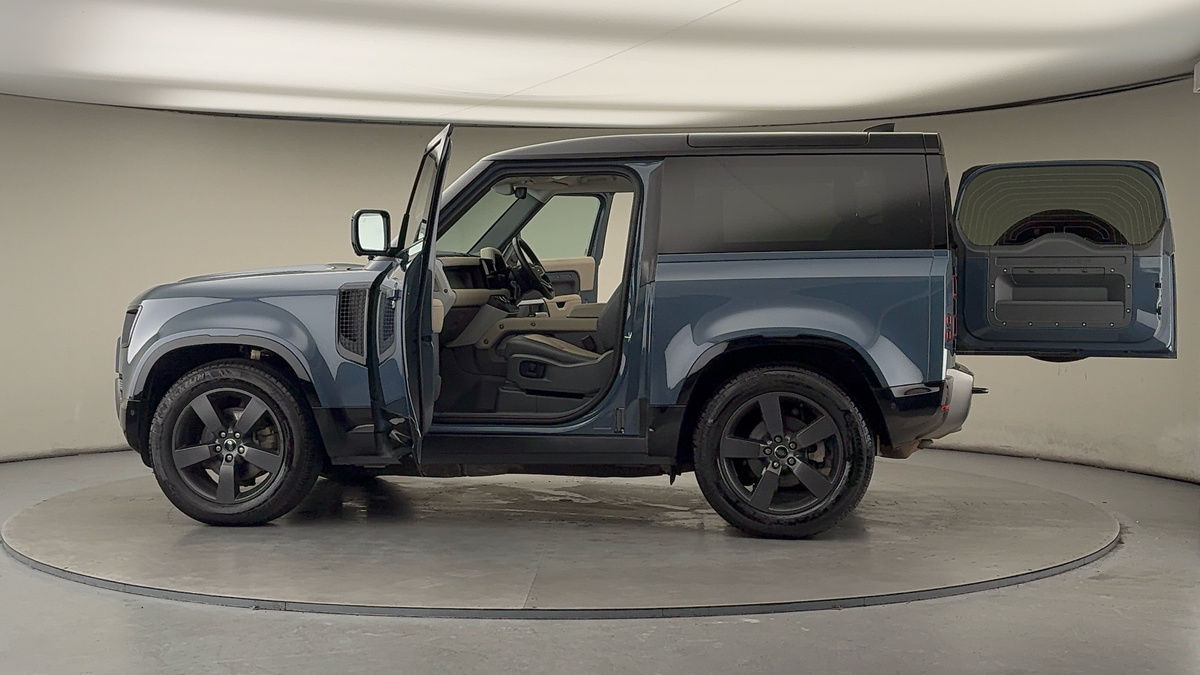 More views of Land Rover Defender 90
