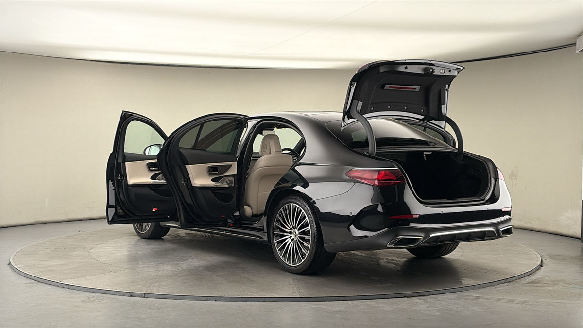 Mercedes-Benz E Class Image 23