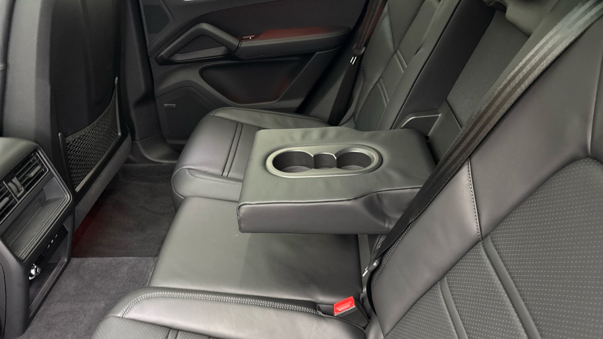 Porsche Cayenne Image 9