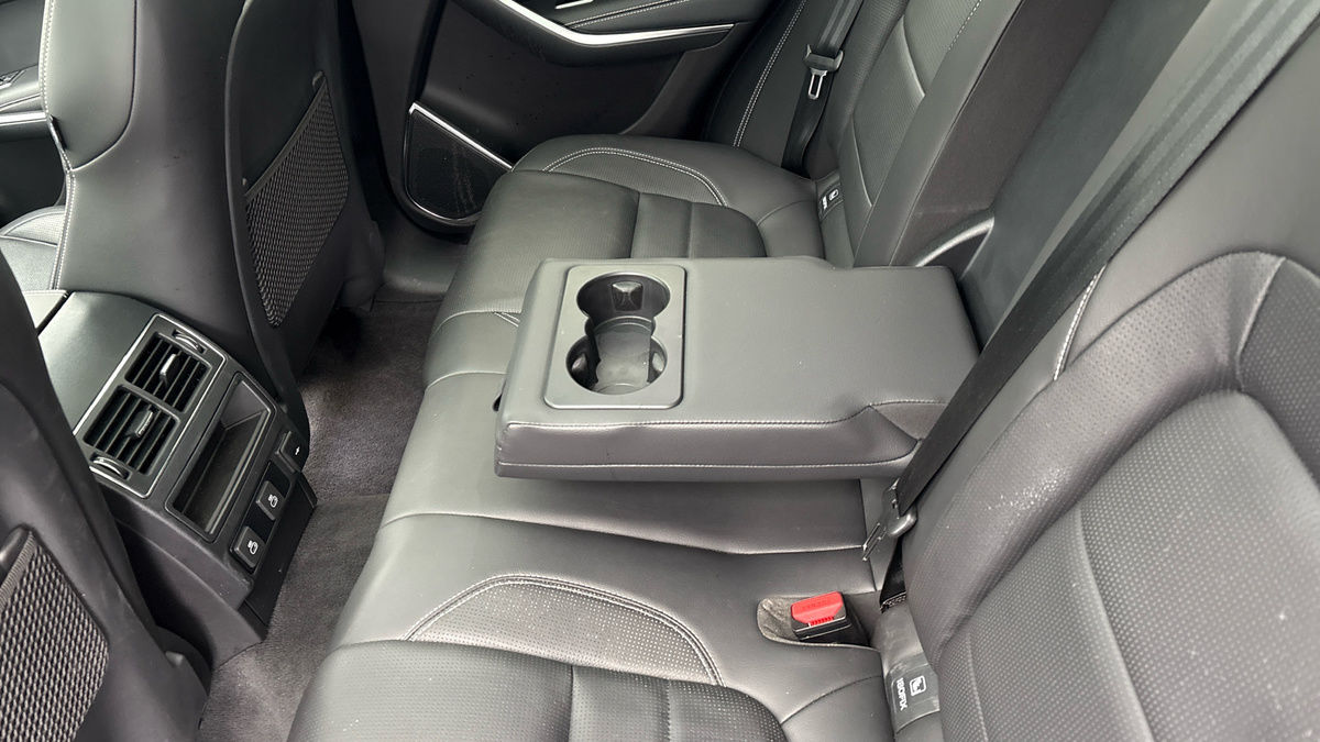 Jaguar F-PACE Image 9