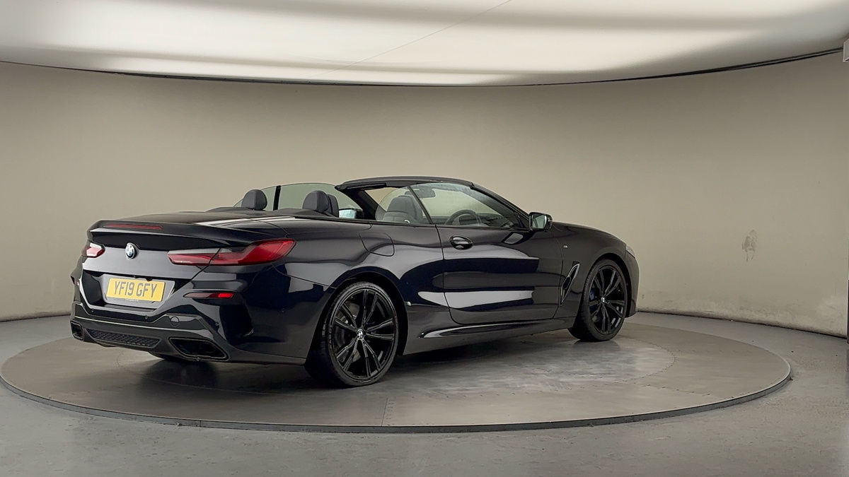 BMW 8 Series Image 21