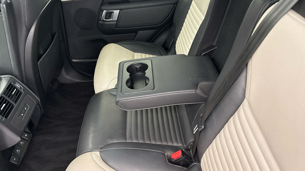 Land Rover Discovery Image 9