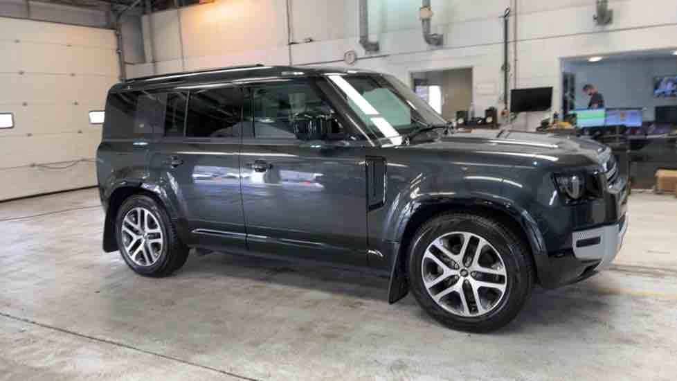 More views of Land Rover Defender 110