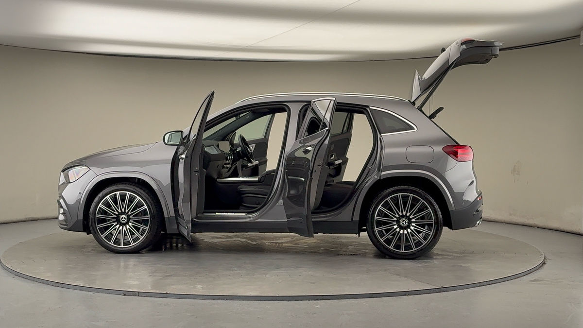 More views of Mercedes-Benz GLA