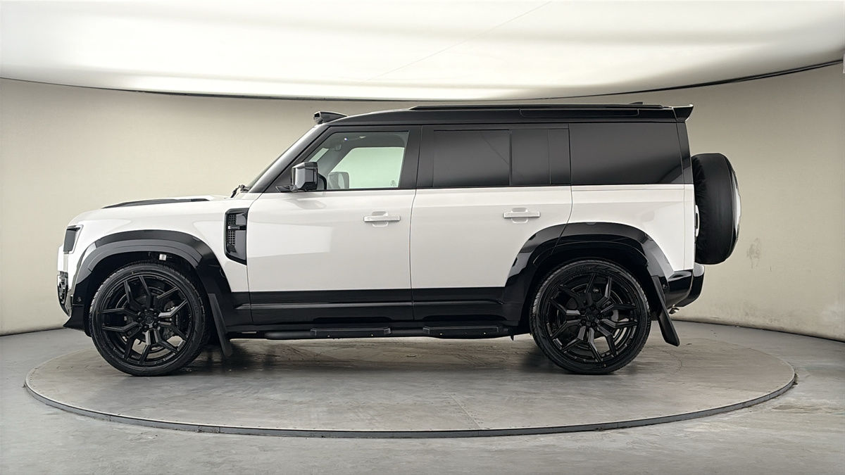 Land Rover Defender 110 Urban Image 15