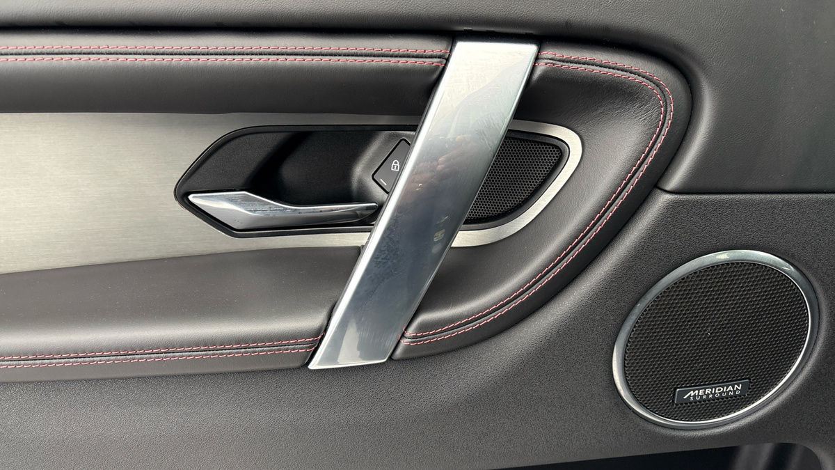 Land Rover Discovery Sport Image 19