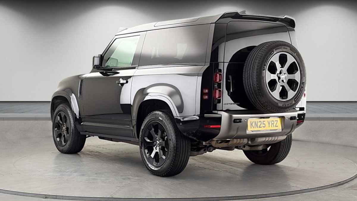 Land Rover Defender 90 Image 2