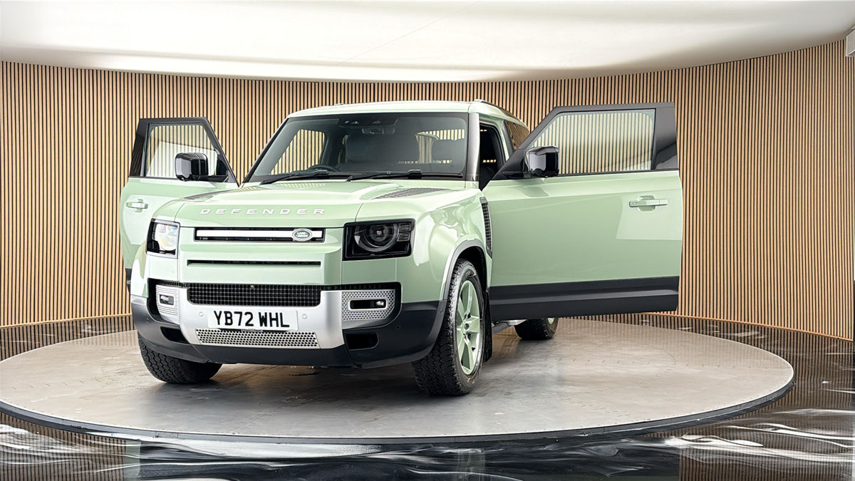 More views of Land Rover Defender 90