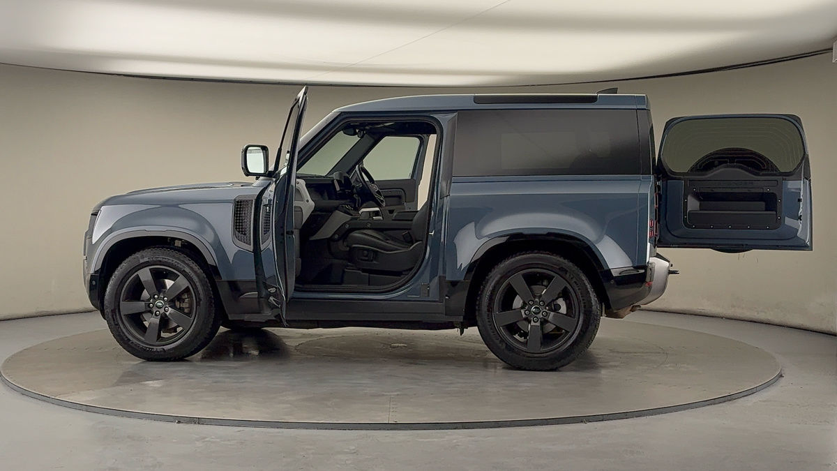 More views of Land Rover Defender 90