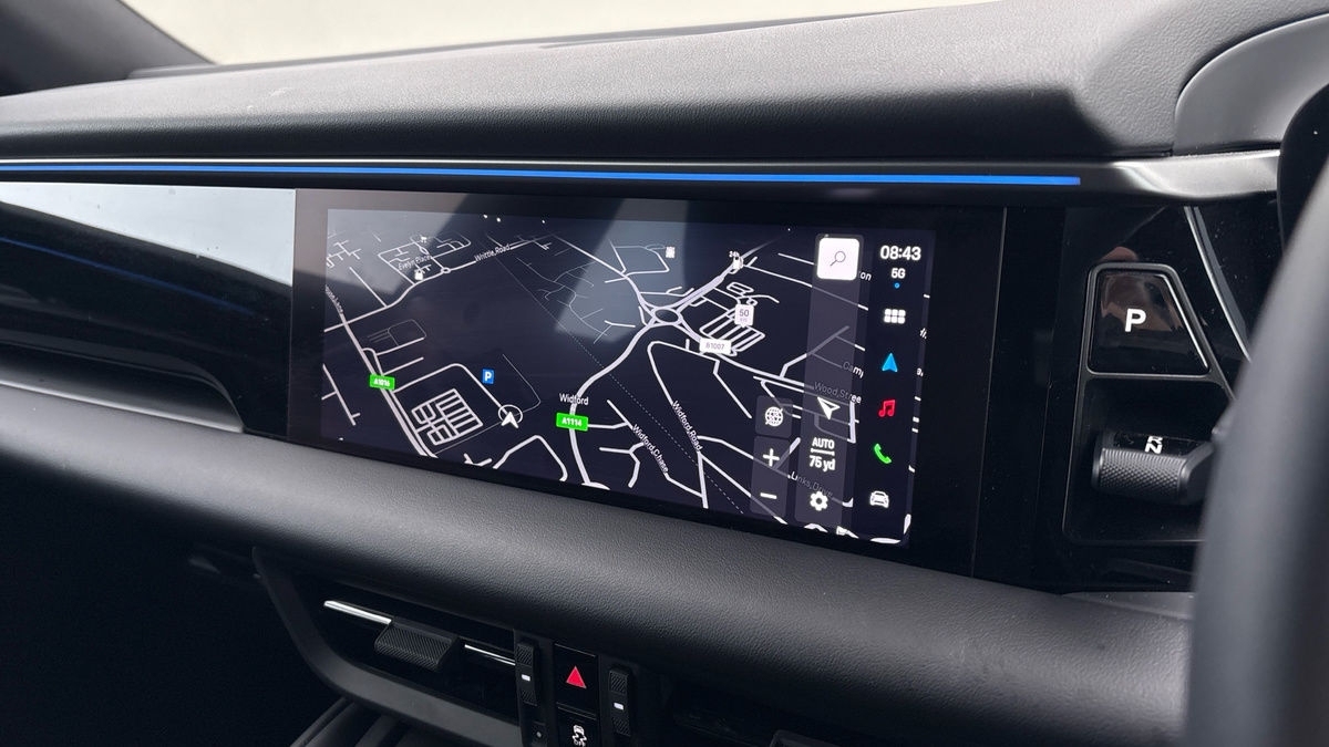 Porsche Macan Image 18