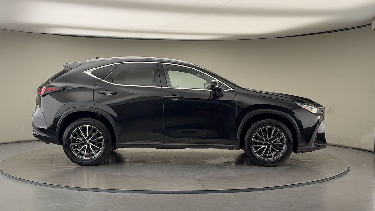 Lexus NX Image 16