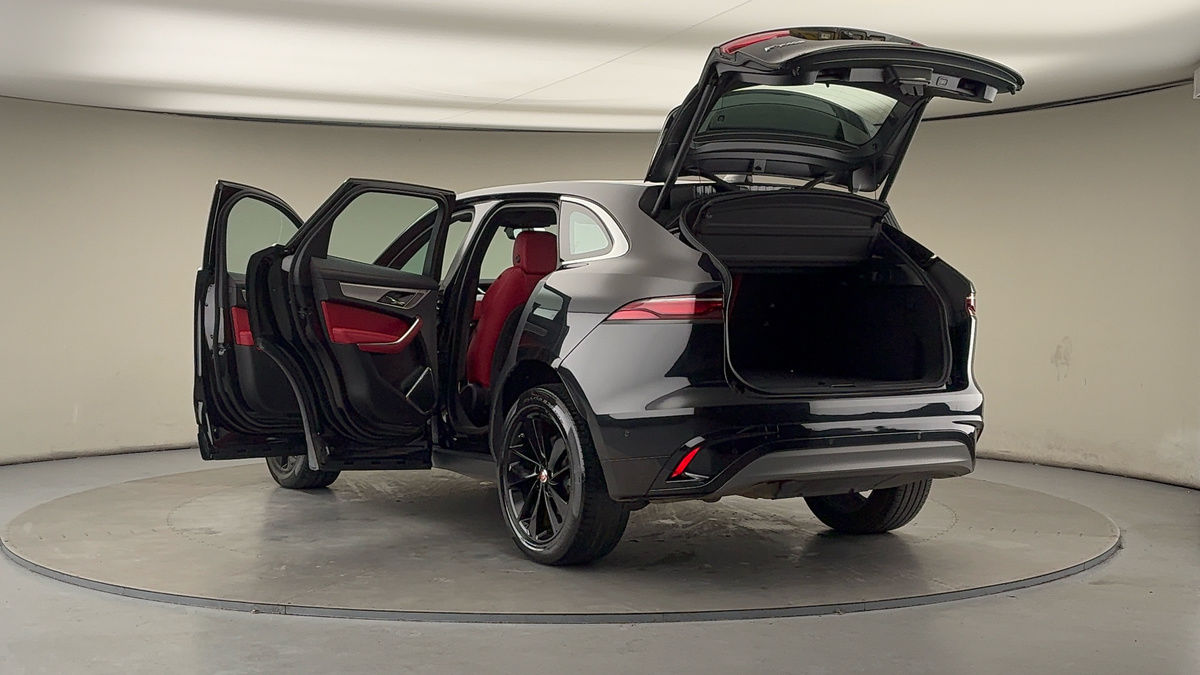 Jaguar F-PACE Image 23