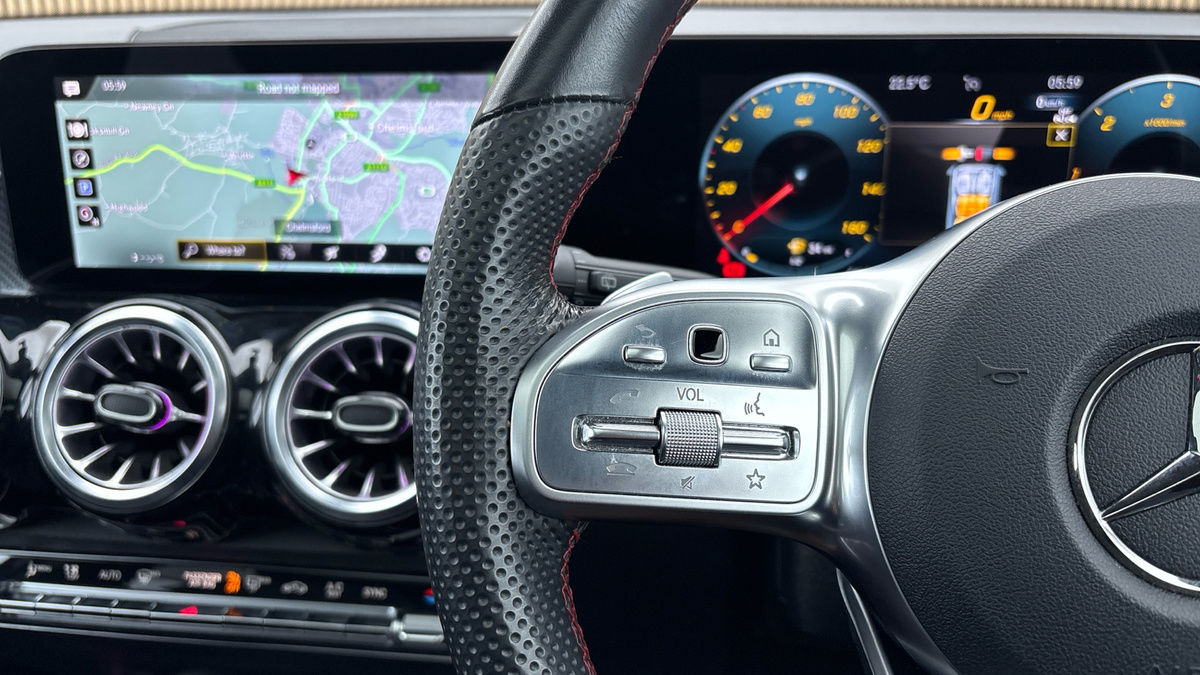 Mercedes-Benz GLB Image 13