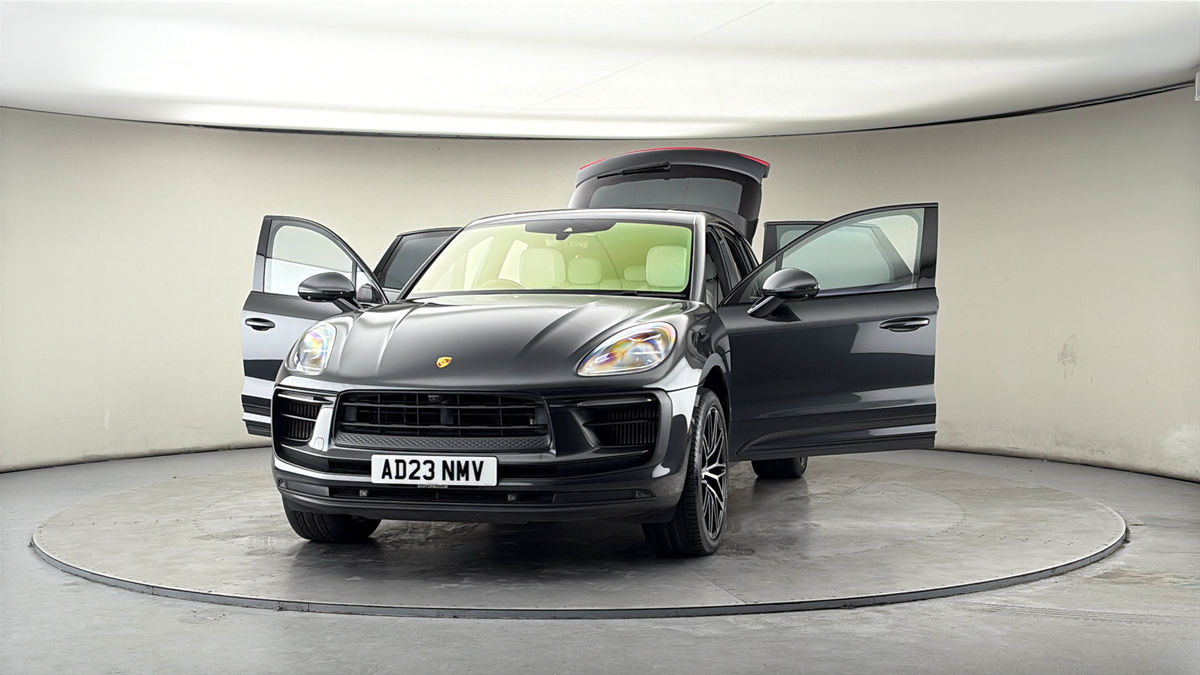 More views of Porsche Macan