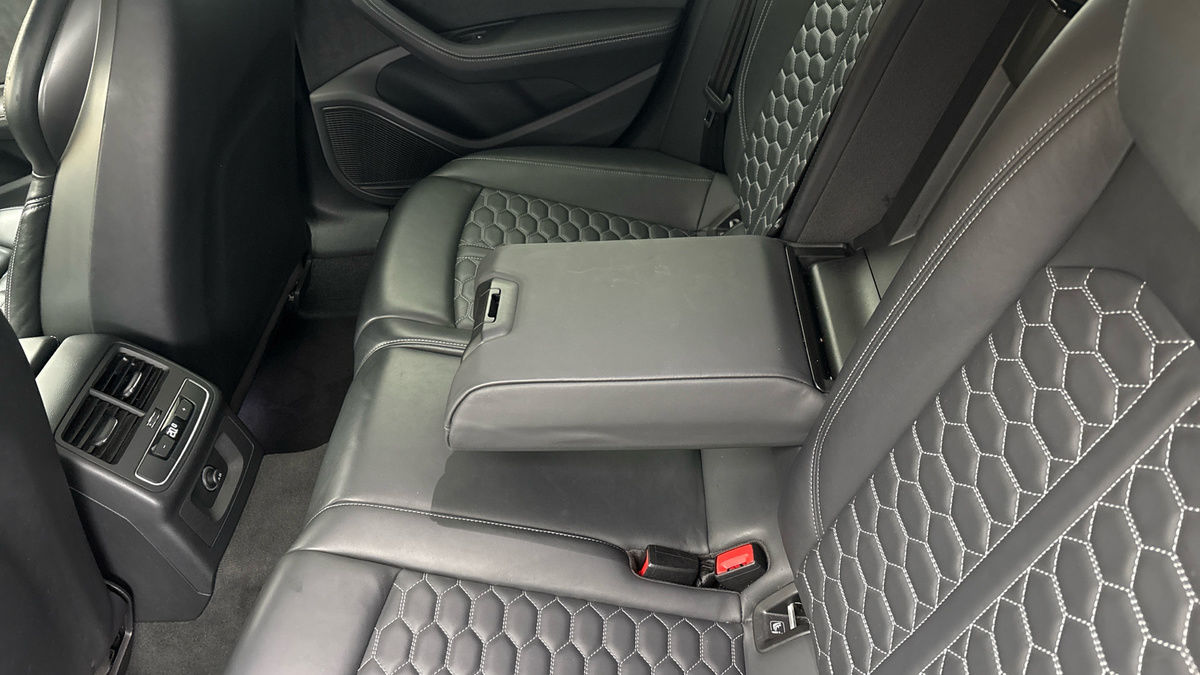 Audi RS4 Avant Image 9