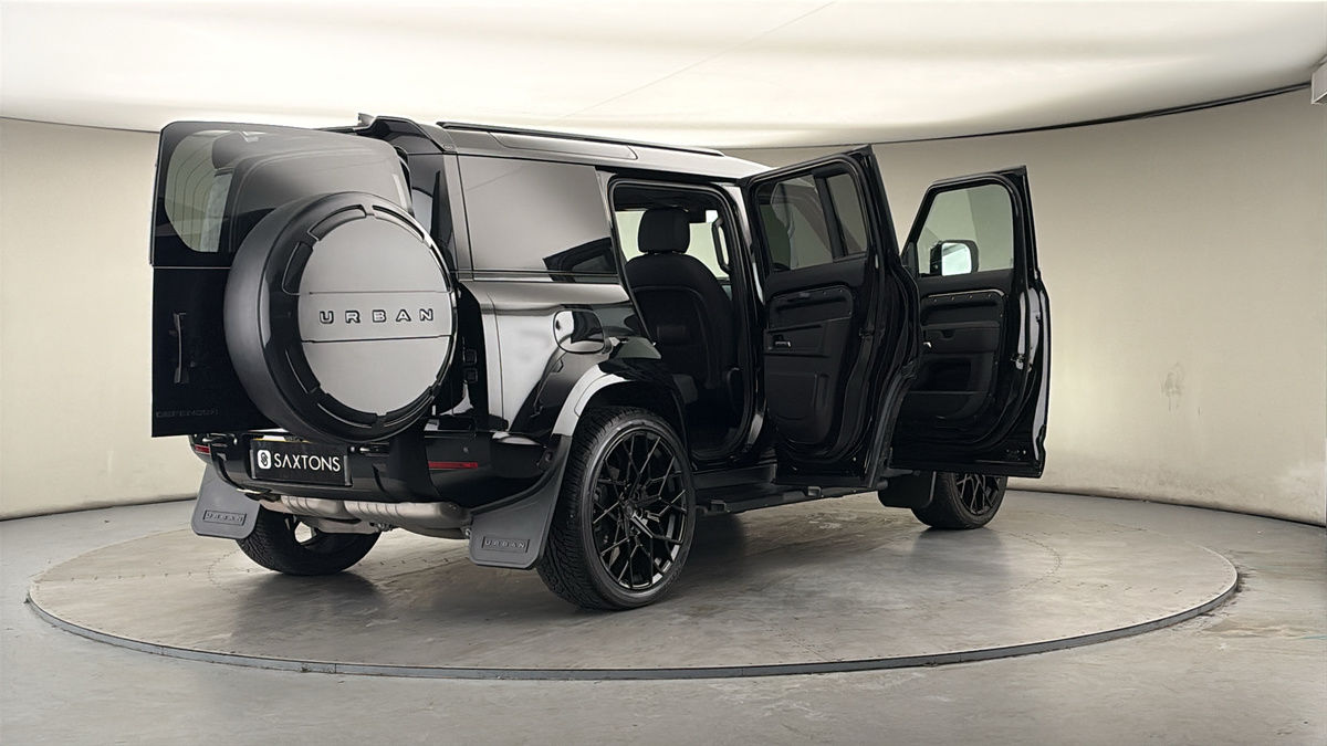 More views of Land Rover Defender 110