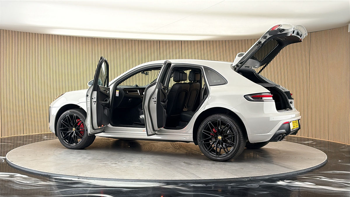 More views of Porsche Macan