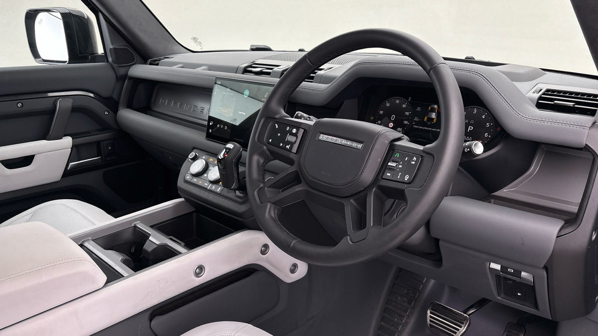 Land Rover Defender 110 Image 5