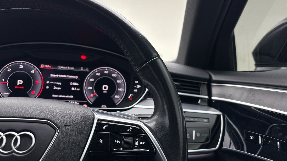 Audi A8 Image 14