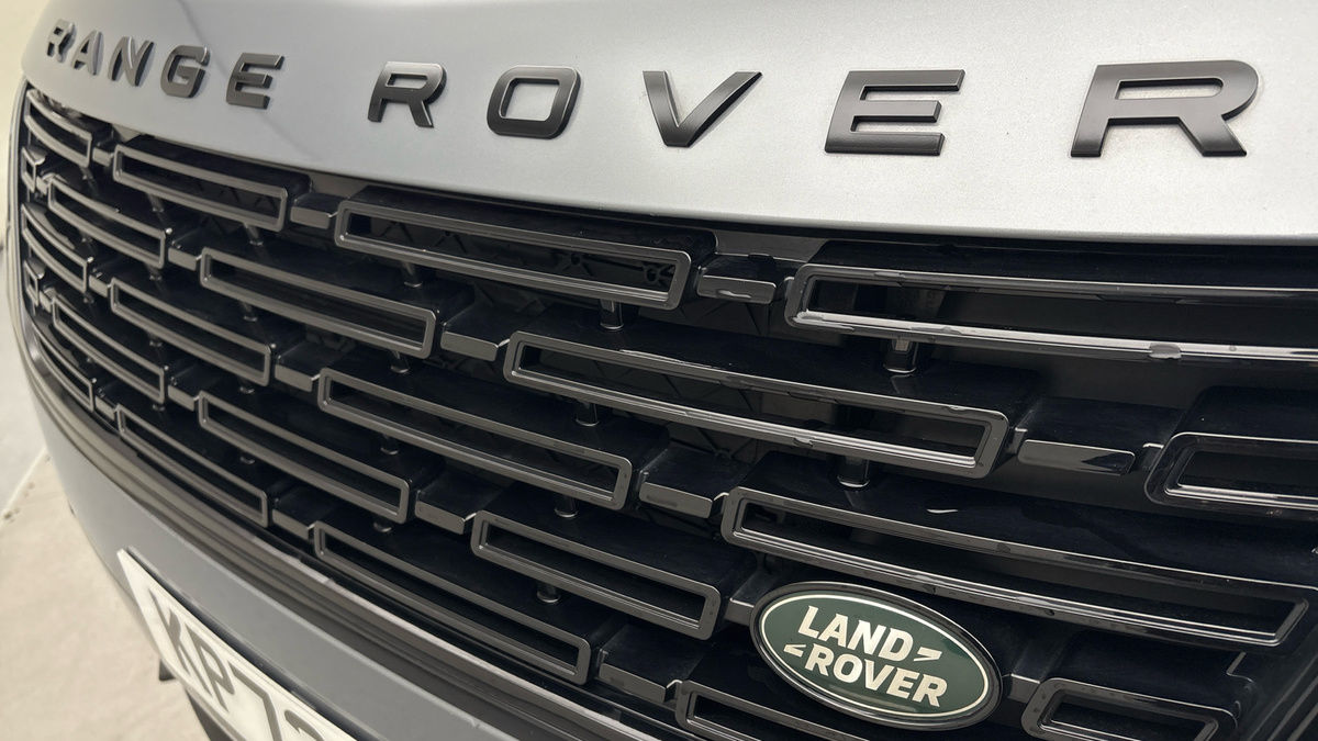 Land Rover Range Rover Velar Image 24