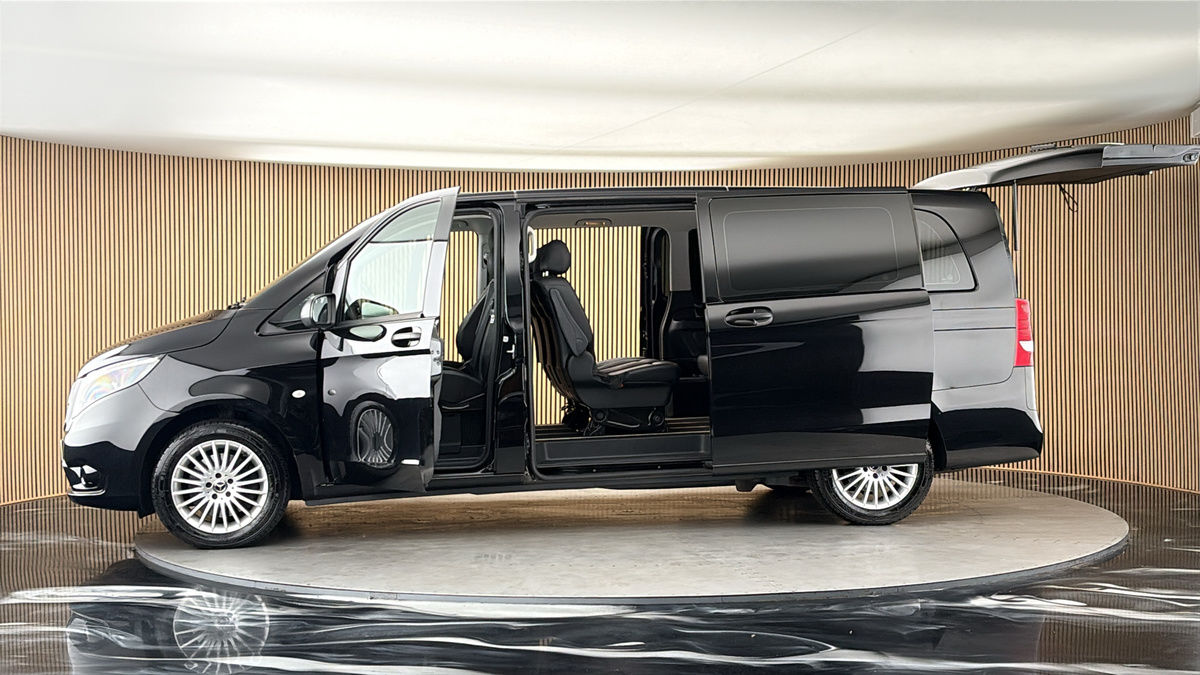 More views of Mercedes-Benz Vito