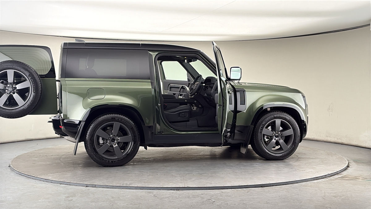 More views of Land Rover Defender 90