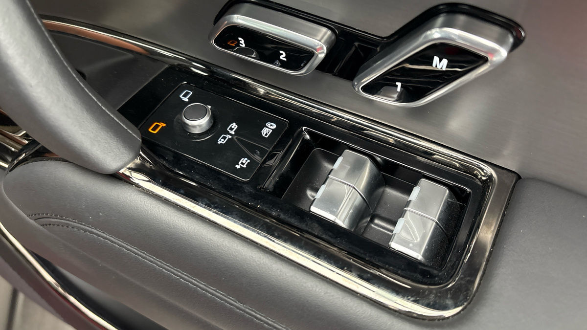 Land Rover Range Rover Sport Image 25