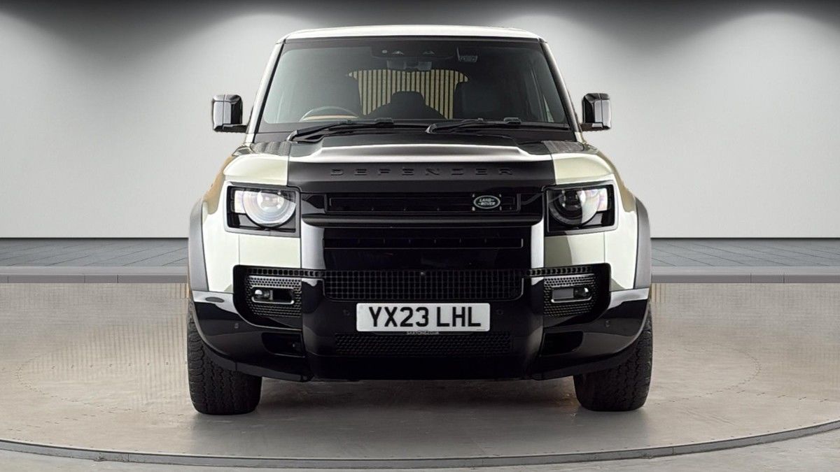 Land Rover Defender 110 Image 3