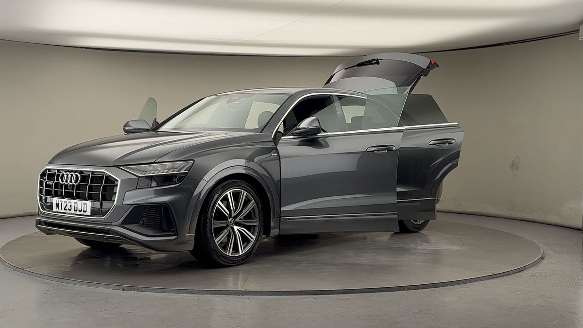 More views of Audi Q8