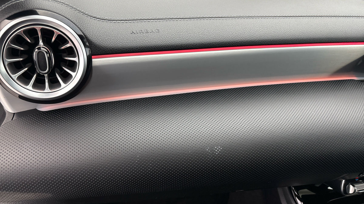 Mercedes-Benz CLA Image 25