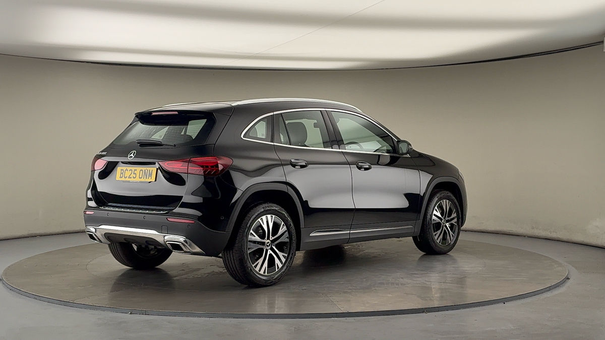 Mercedes-Benz GLA Image 21