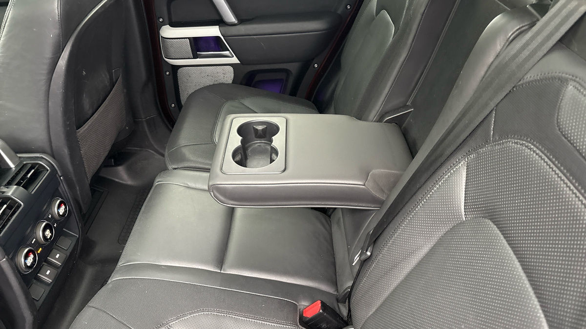 Land Rover Defender 130 Image 9