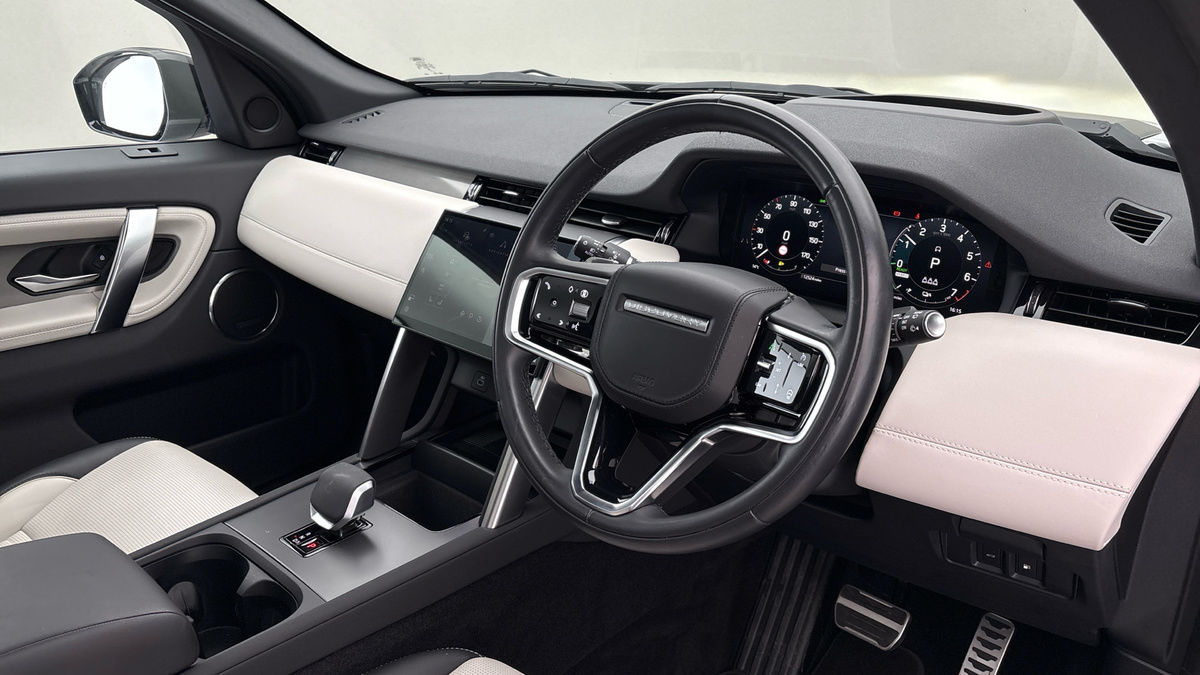 Land Rover Discovery Sport Image 5