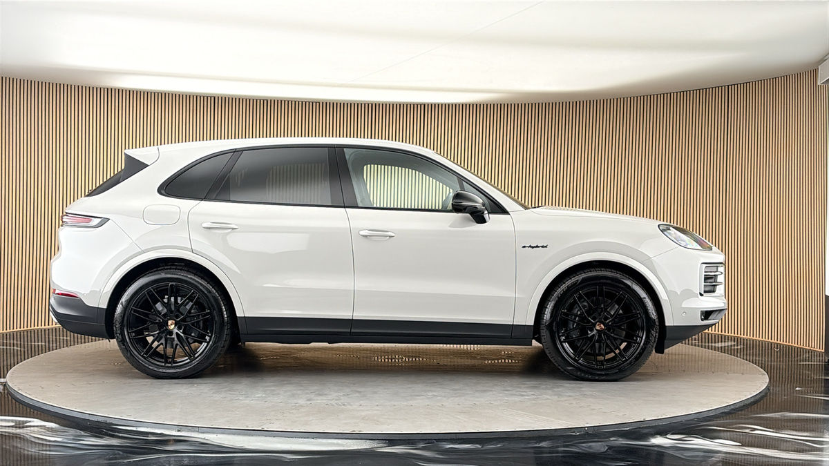 Porsche Cayenne Image 16