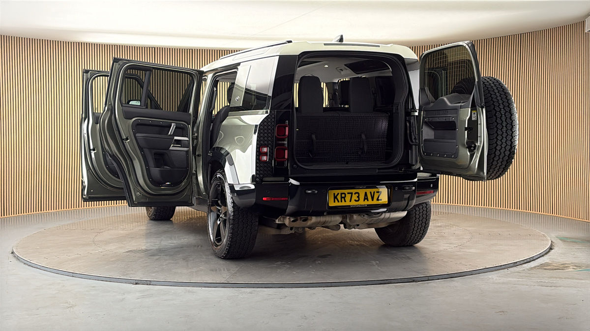 More views of Land Rover Defender 110