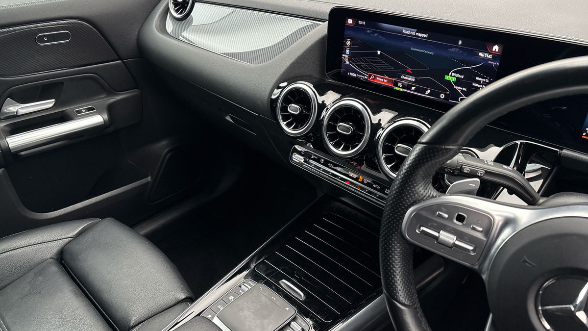 Mercedes-Benz GLA Image 18