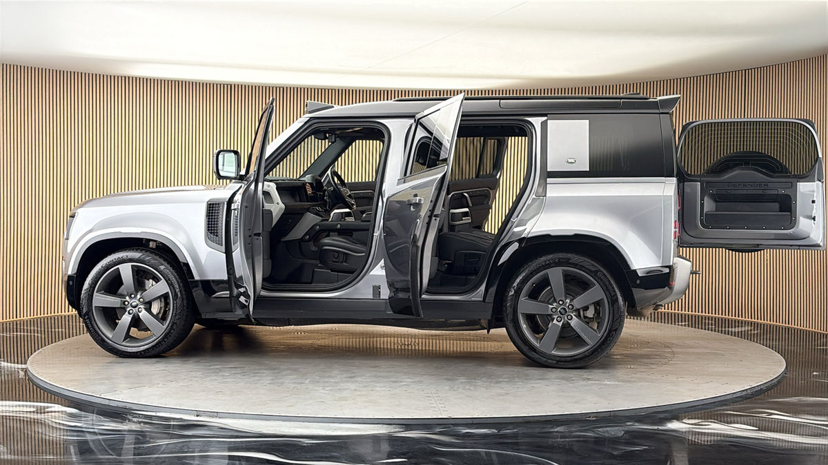 More views of Land Rover Defender 110