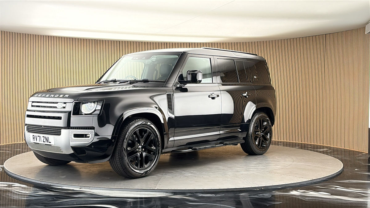Land Rover Defender 110 Image 20