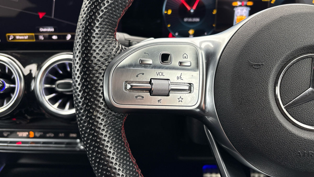 Mercedes-Benz GLB Image 13