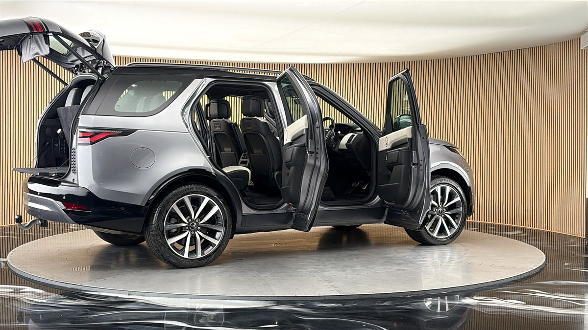 More views of Land Rover Discovery