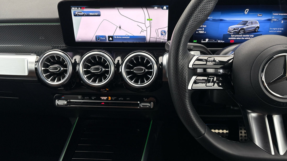 Mercedes-Benz GLB Image 13