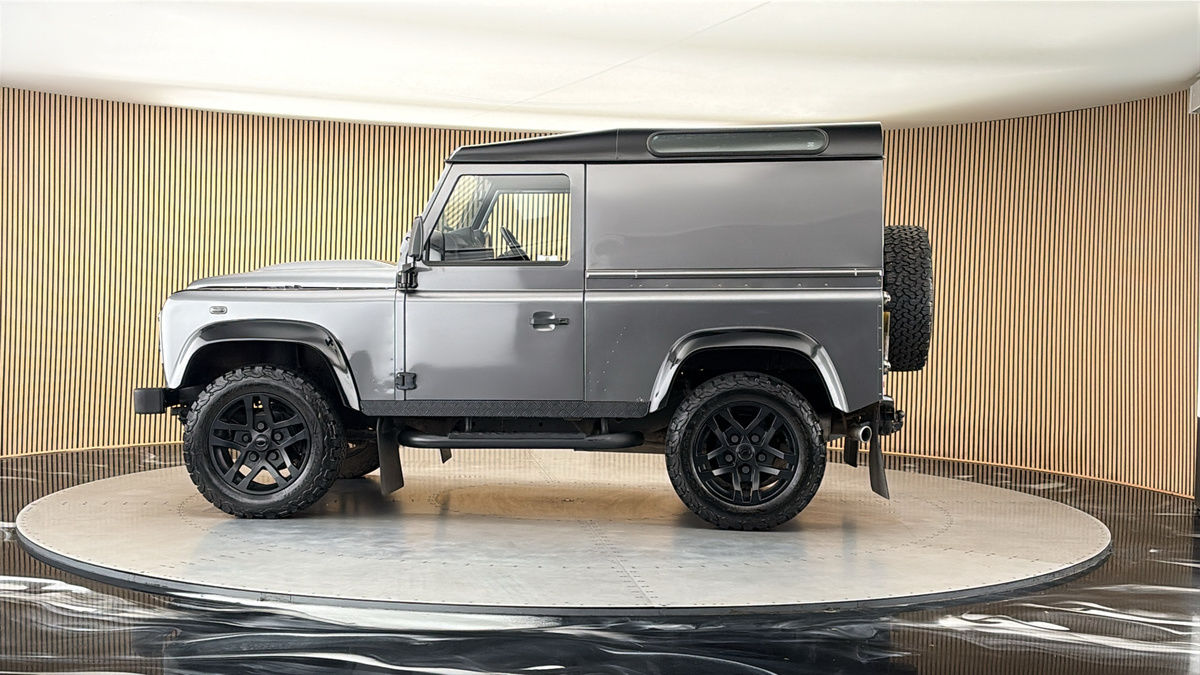 More views of Land Rover Defender 90
