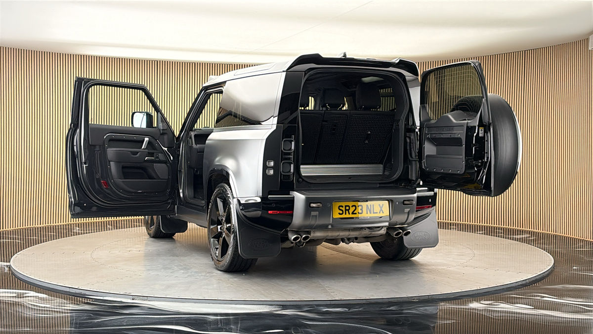 More views of Land Rover Defender 90