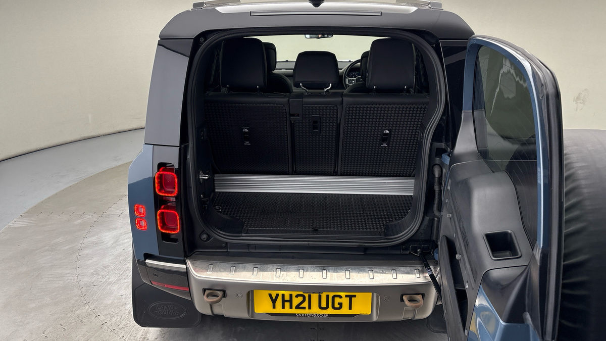 Land Rover Defender 90 Image 11