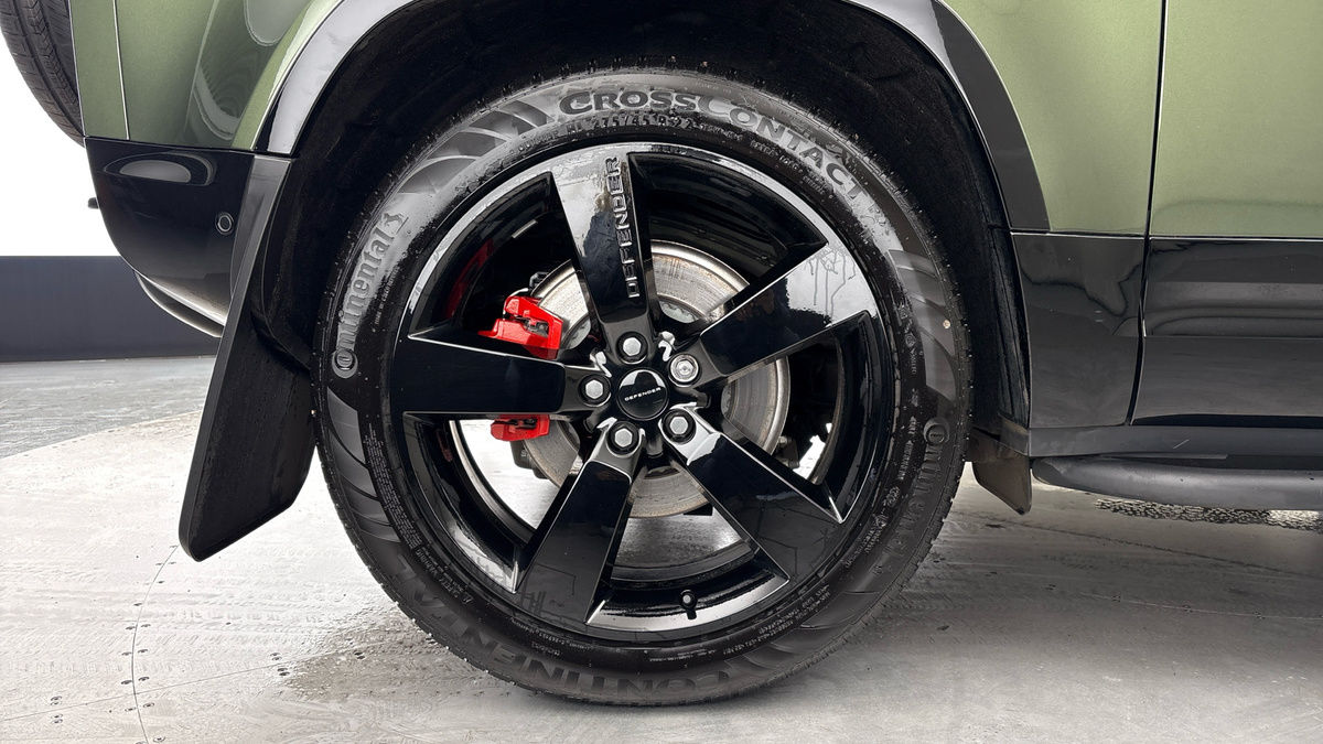 Land Rover Defender 90 Image 10