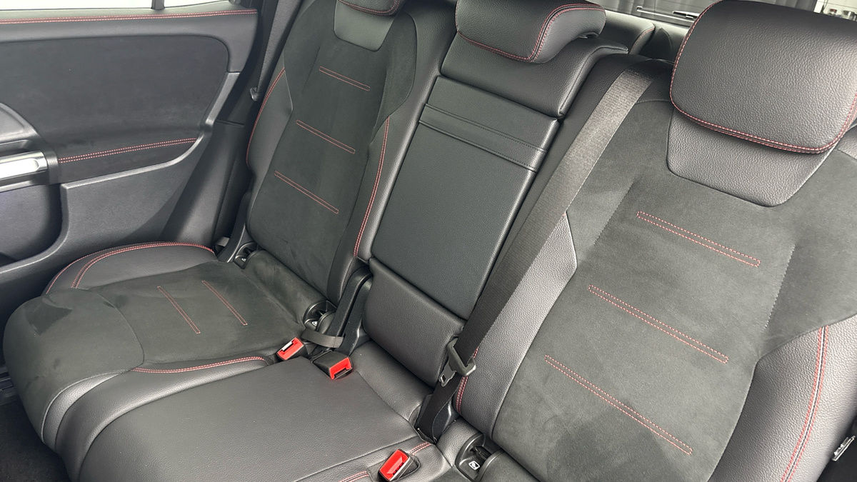 Mercedes-Benz GLB Image 8