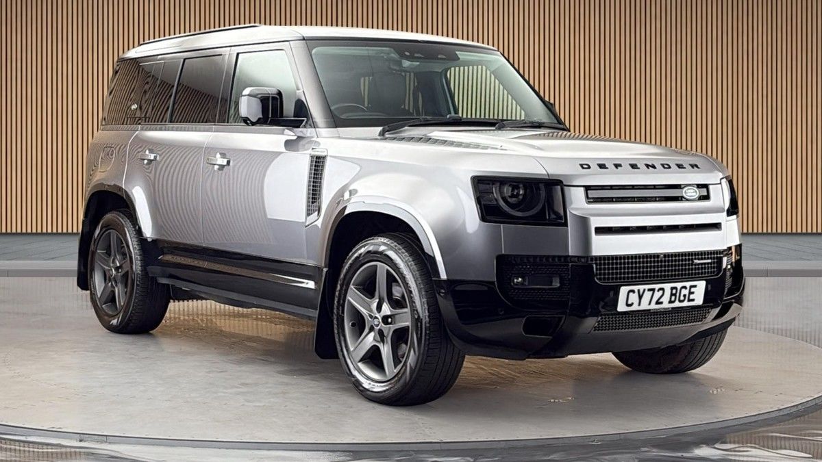 Land Rover Defender 110 Sticky Header Image