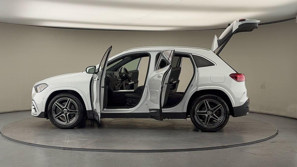 More views of Mercedes-Benz GLA