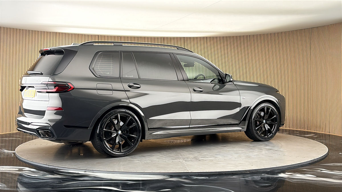 More views of BMW X7