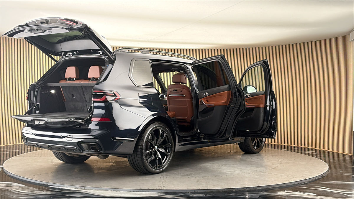 More views of BMW X7